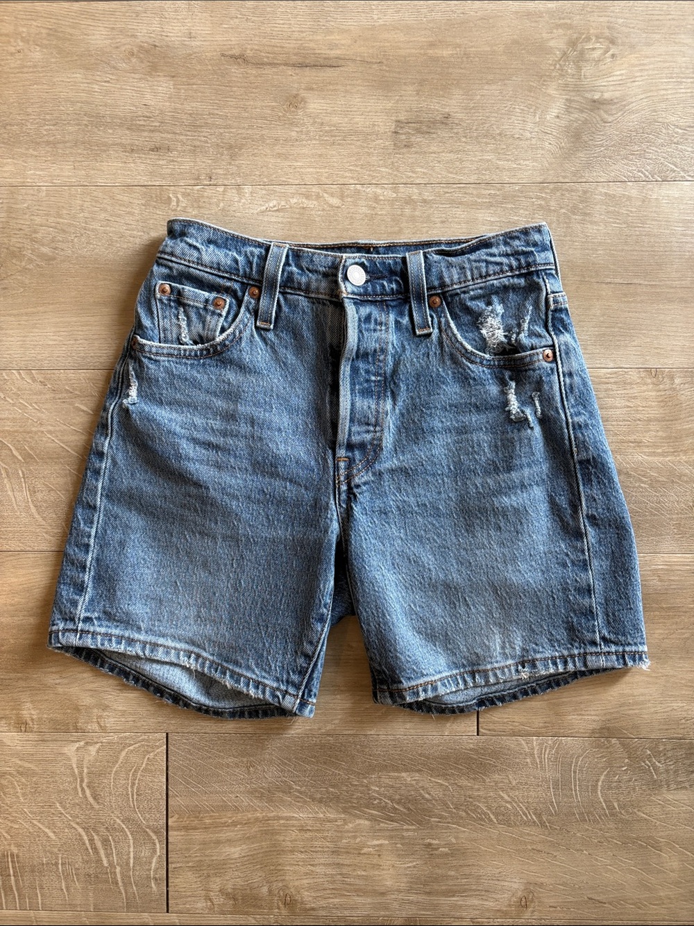 LEVI’S Classic Distressed Denim Shorts Size 23• Measures 25